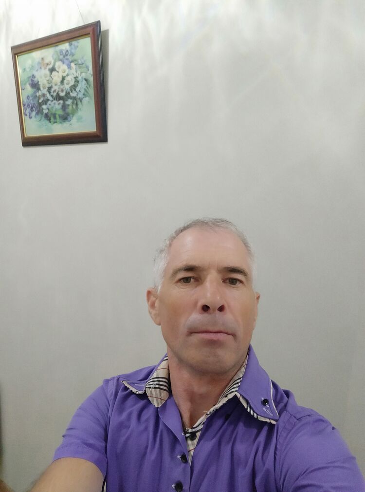  37498416  Vasile, 52 ,    