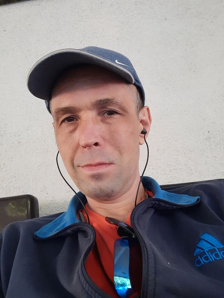  23247766  Valentin, 46 ,    