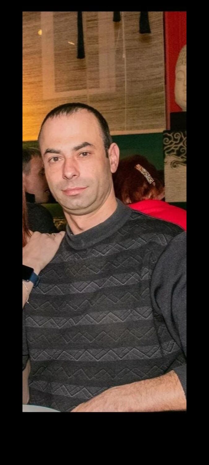  42132456  Victor, 36 ,    
