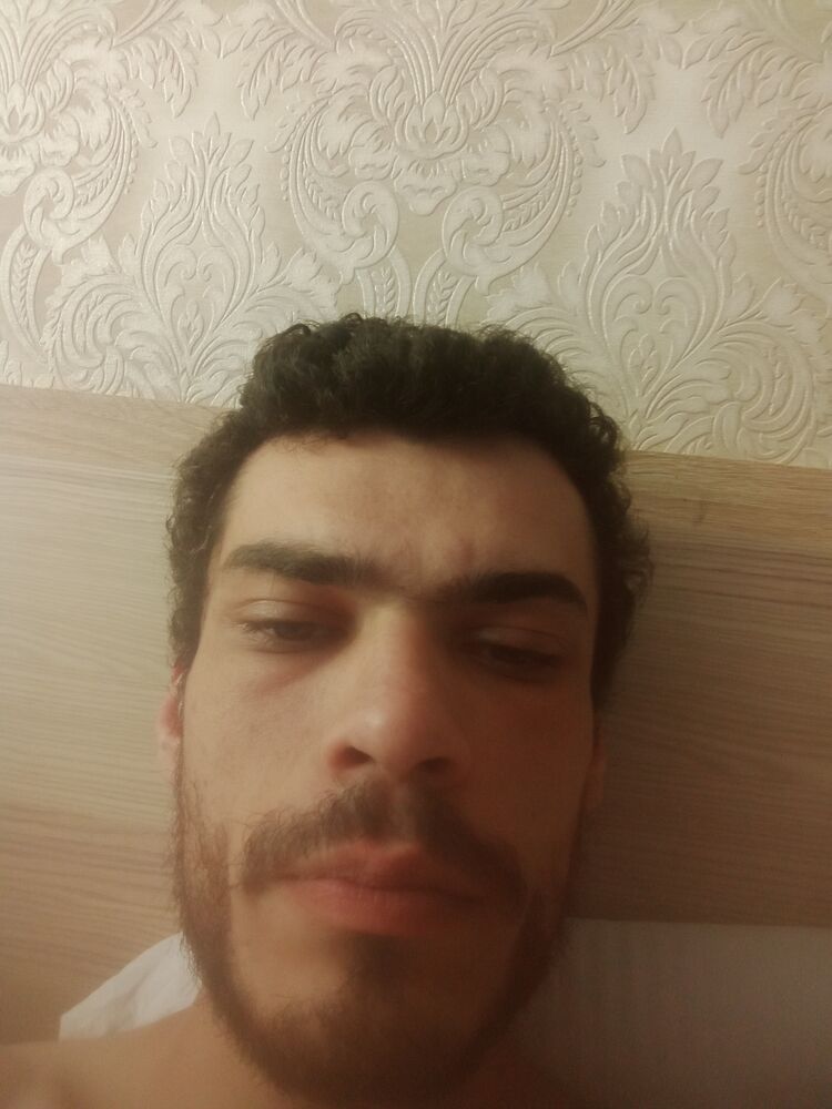  42900896  Robert, 28 ,    