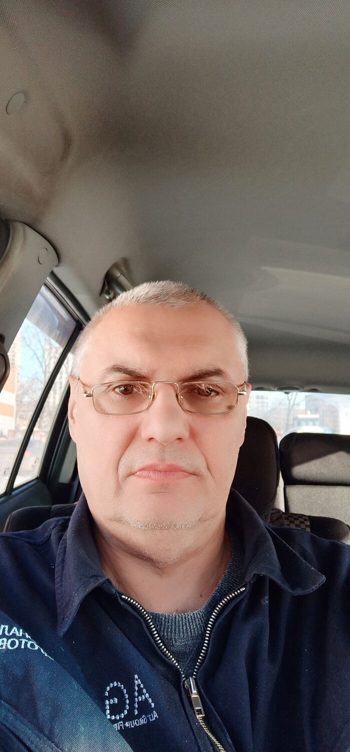  42841806  Alexander, 64 ,    -