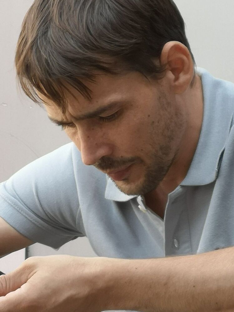  ,   Denis, 37 ,   ,   