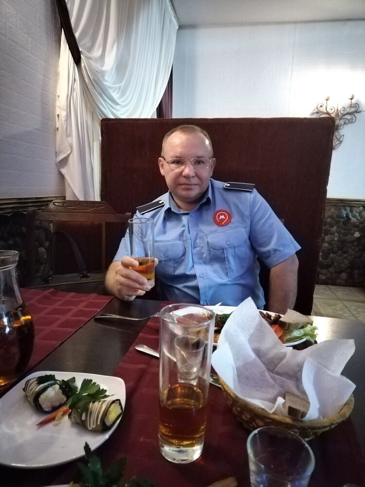  54005636  Alexander, 44 ,    -