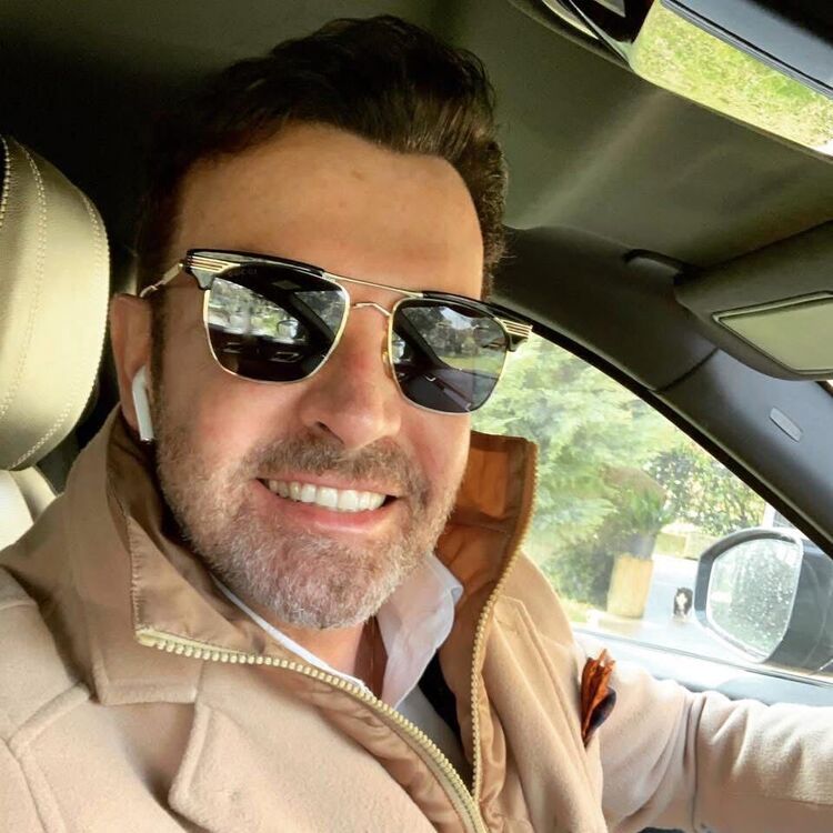  54147686  Steve Radrov, 56 ,    