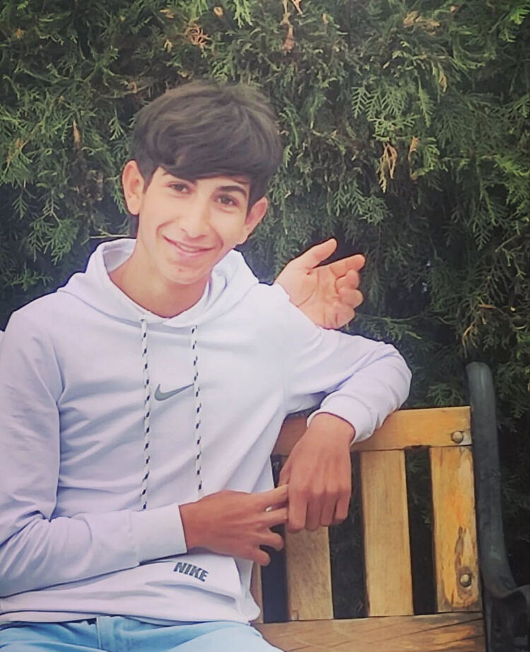  43584606  Narek, 19 ,    