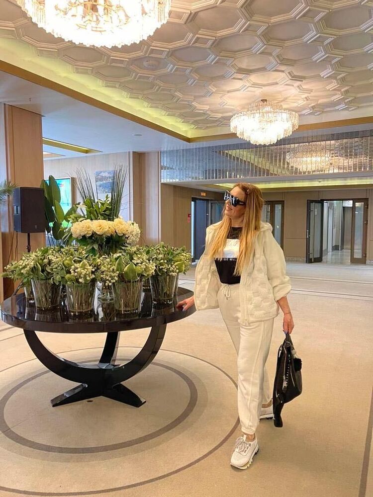  53629706  Bella, 55 ,    