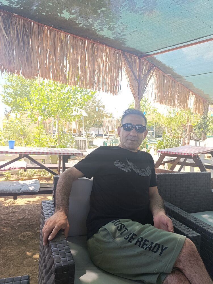  ,   Mutlu, 47 ,   ,   