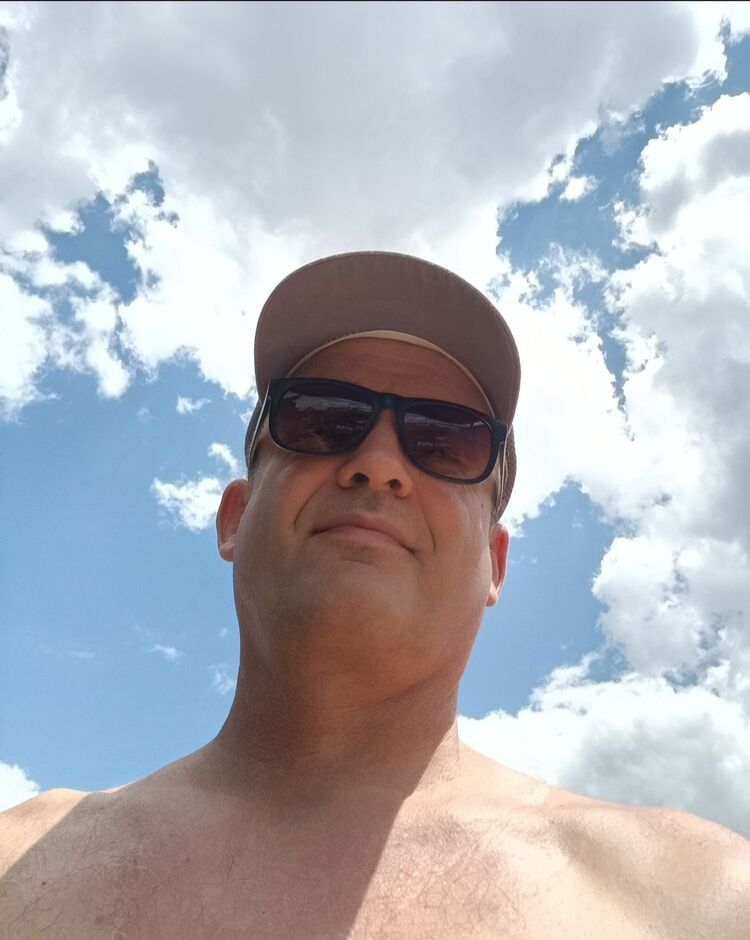  52599976  Michail, 56 ,    