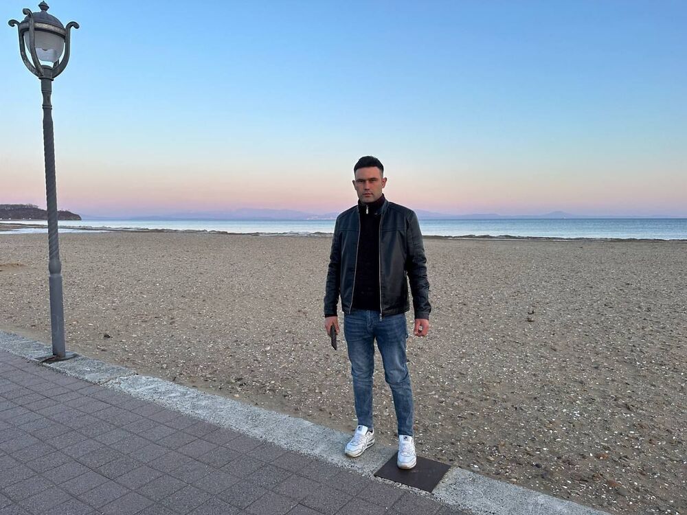  ,   Adam, 33 ,   ,   