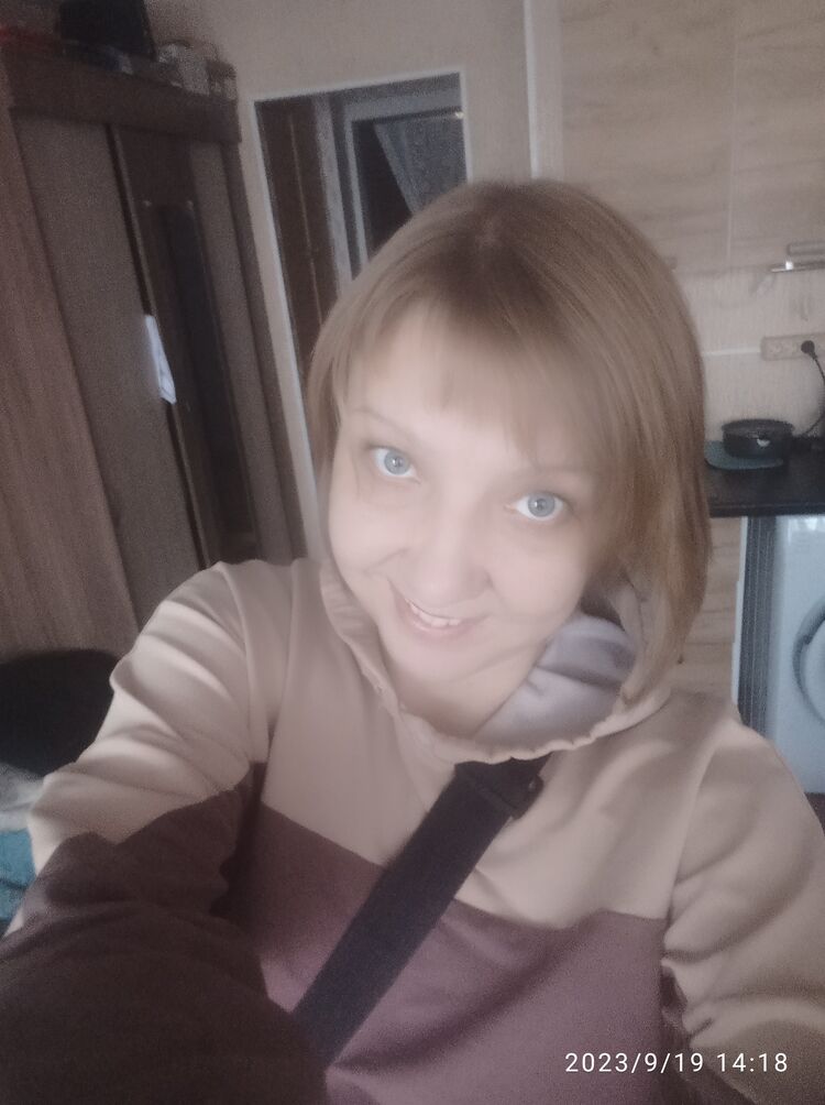  38265046  Helga, 41 ,    