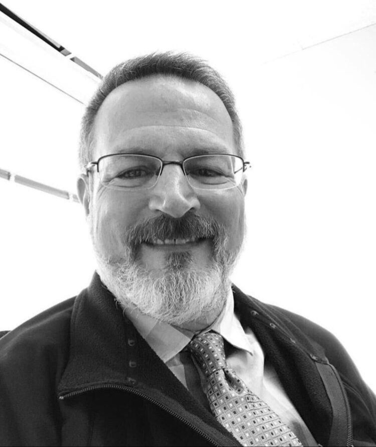  32679966  Michael, 63 ,    Ama