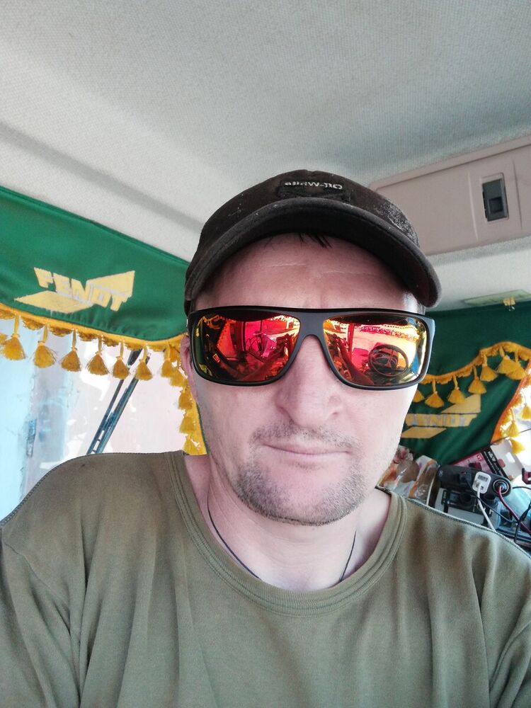  ,   Mixail, 45 ,  