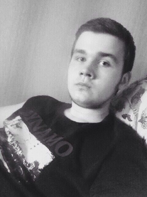  9279936  Alex, 26 ,    