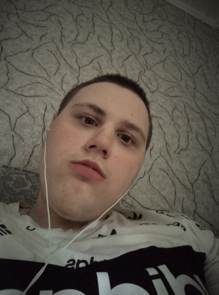  43549346  Yury, 19 ,    