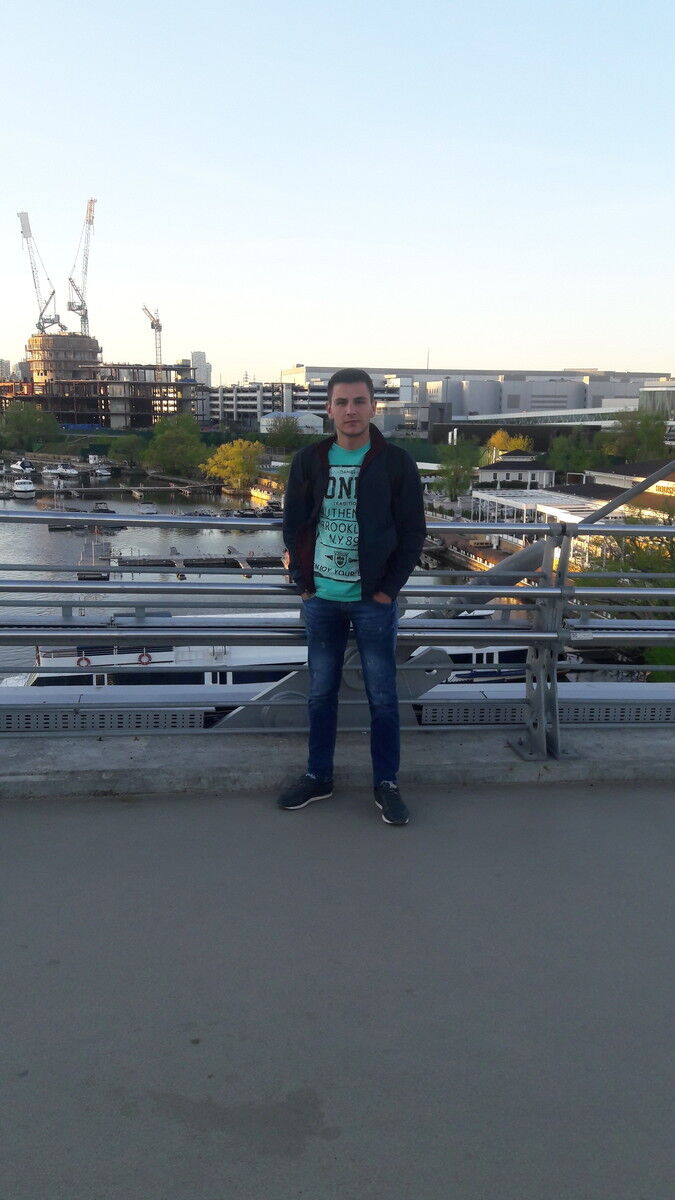  9509576  Ivan, 31 ,    