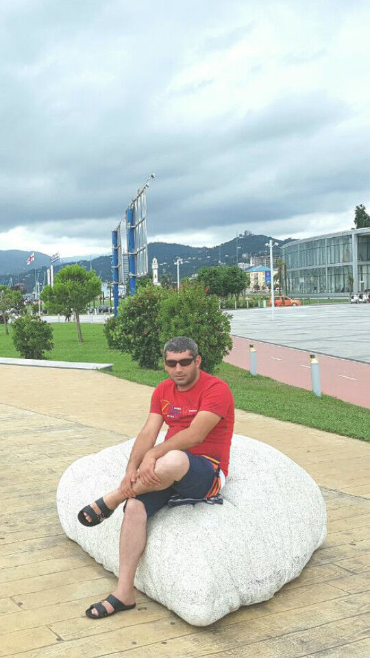  9160996  Vugar, 43 ,    