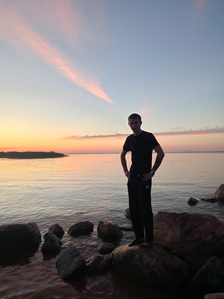  41810226  Maksim, 21 ,    