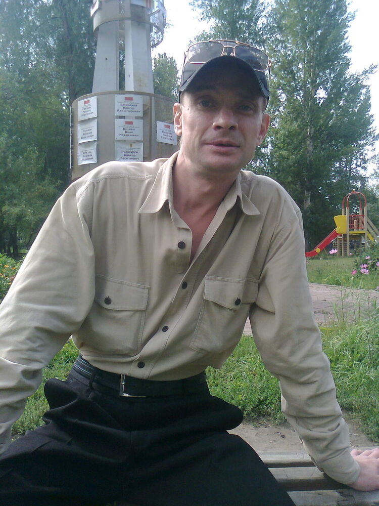  40487766  Oleg, 52 ,    