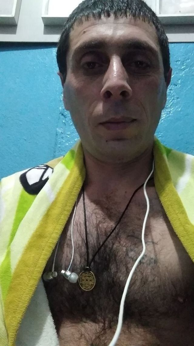  ,   Artur, 42 ,   ,   , c 