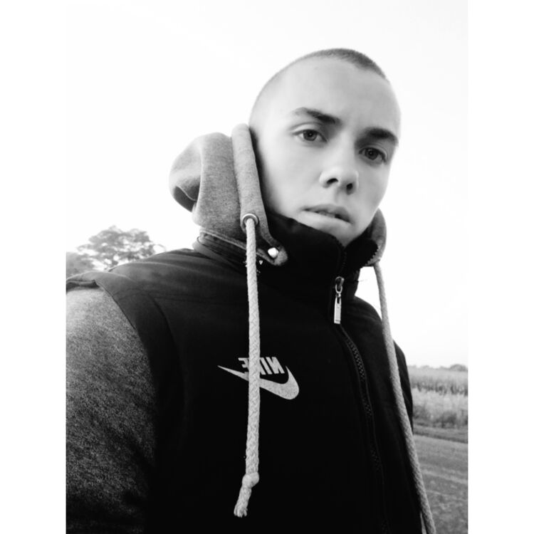  25920276  Vitalya, 24 ,    