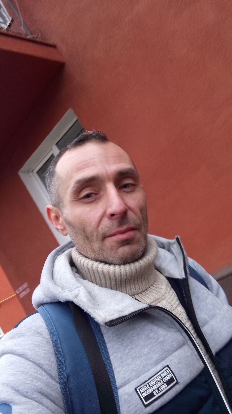  47640716  Dmitrii, 46 ,     