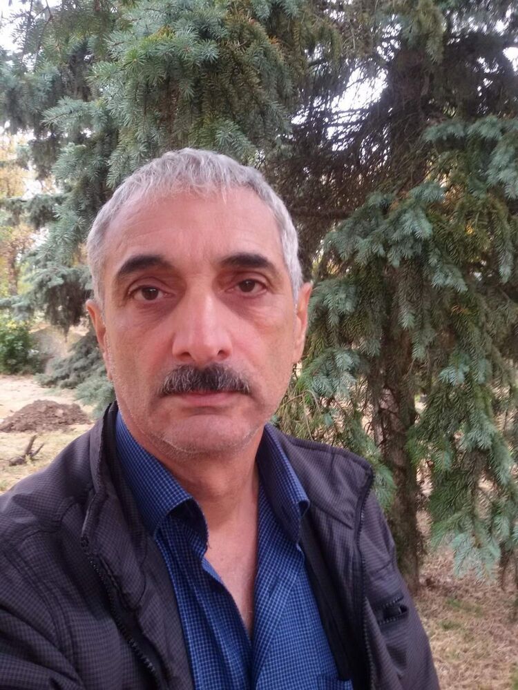  11420436  Garik, 64 ,    