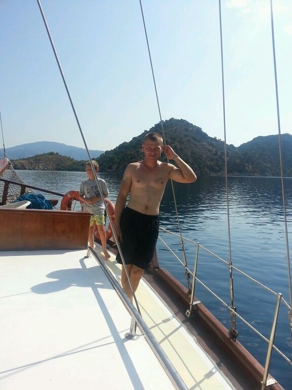  16381896  Alexandr, 40 ,    