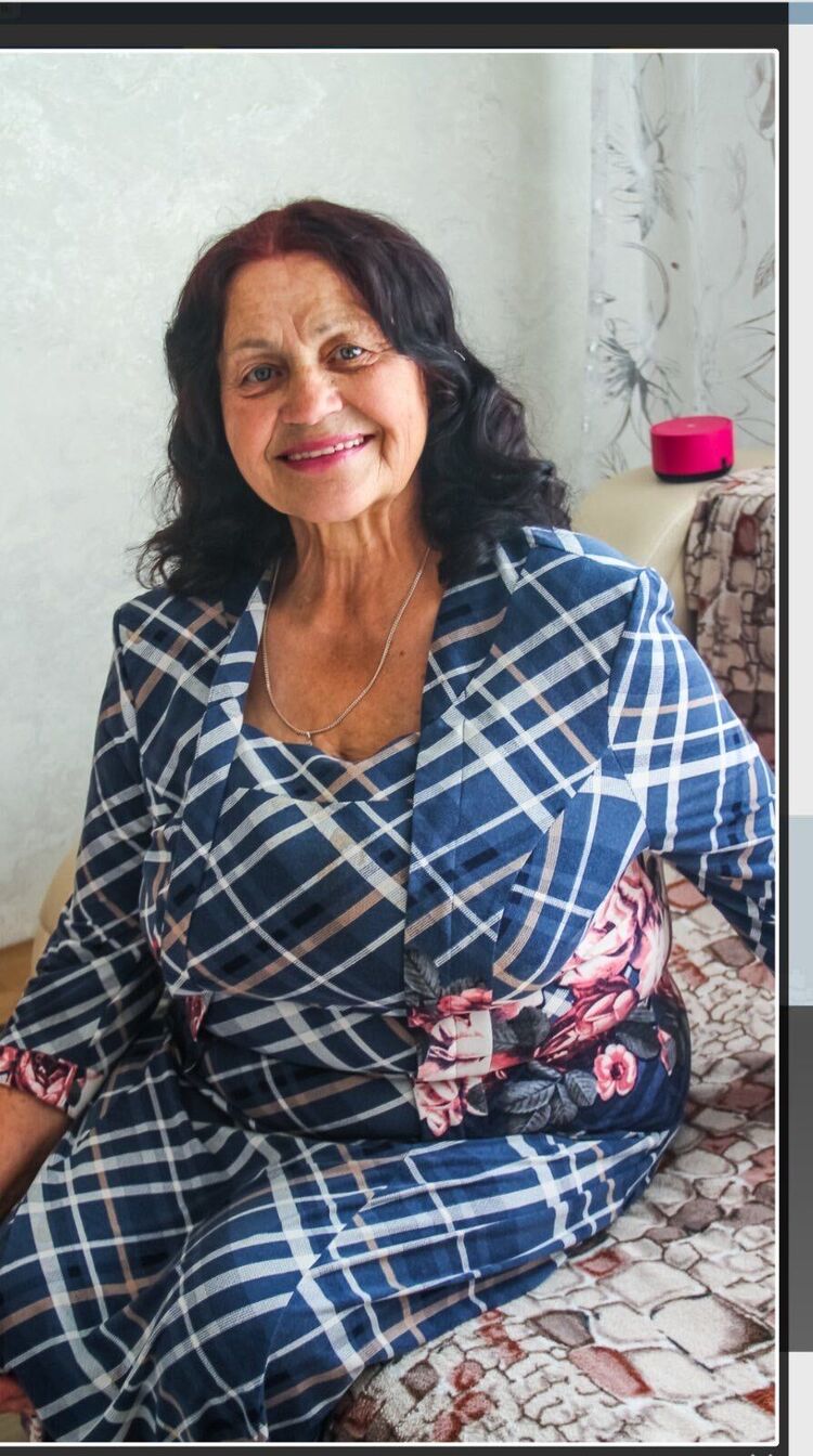  53420886  Nina, 74 ,    