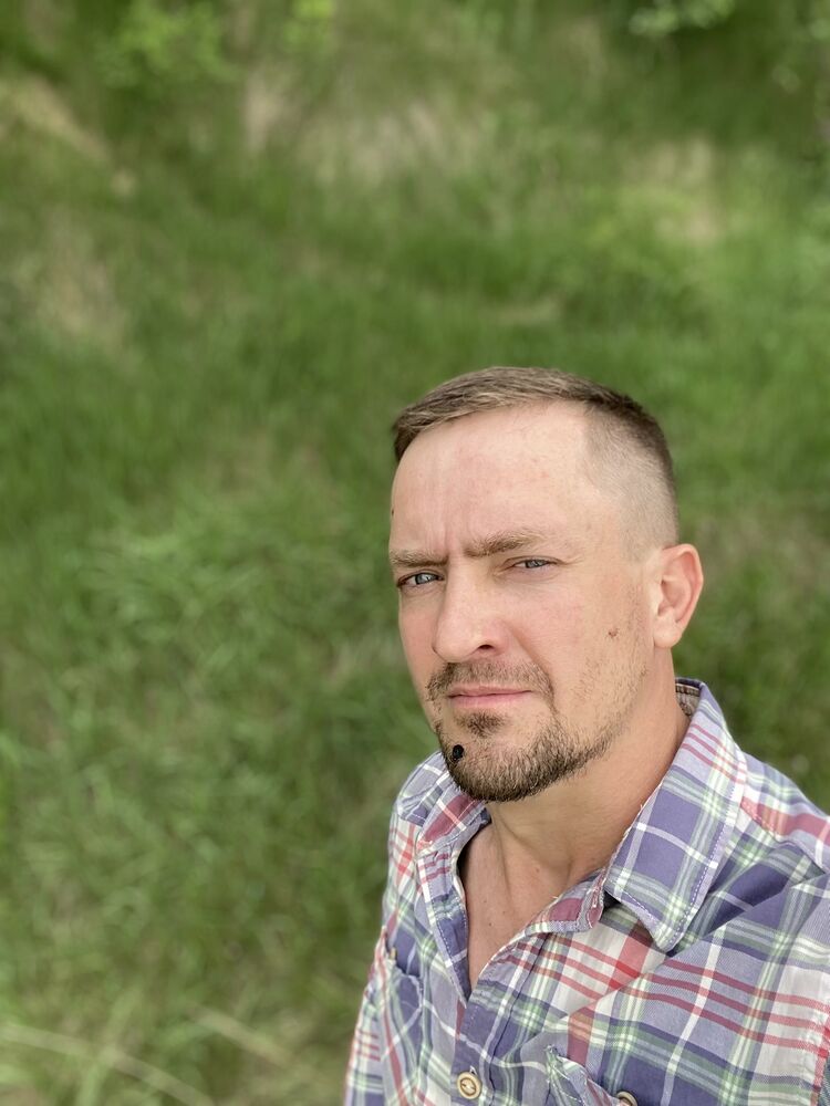  49400186  Stanislav, 38 ,    