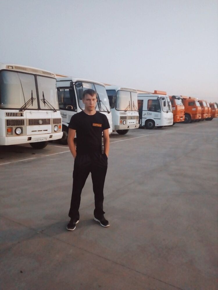  19465556  Pavel, 34 ,    