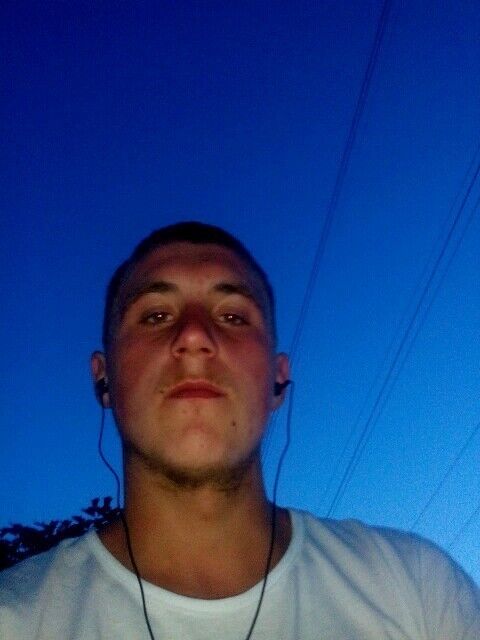  8455446  Dorin, 27 ,    