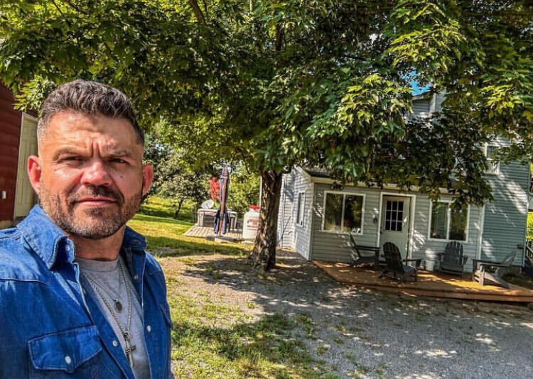  37320446  James Morris, 47 ,    Nicosia