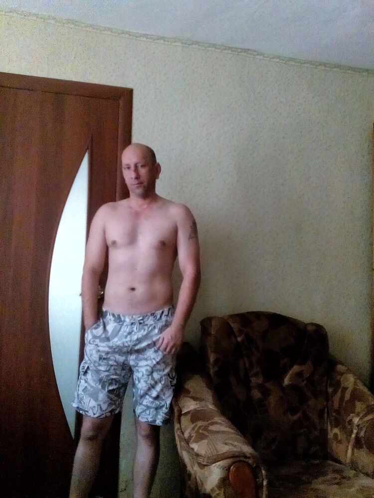  ,   Viktor, 48 ,   