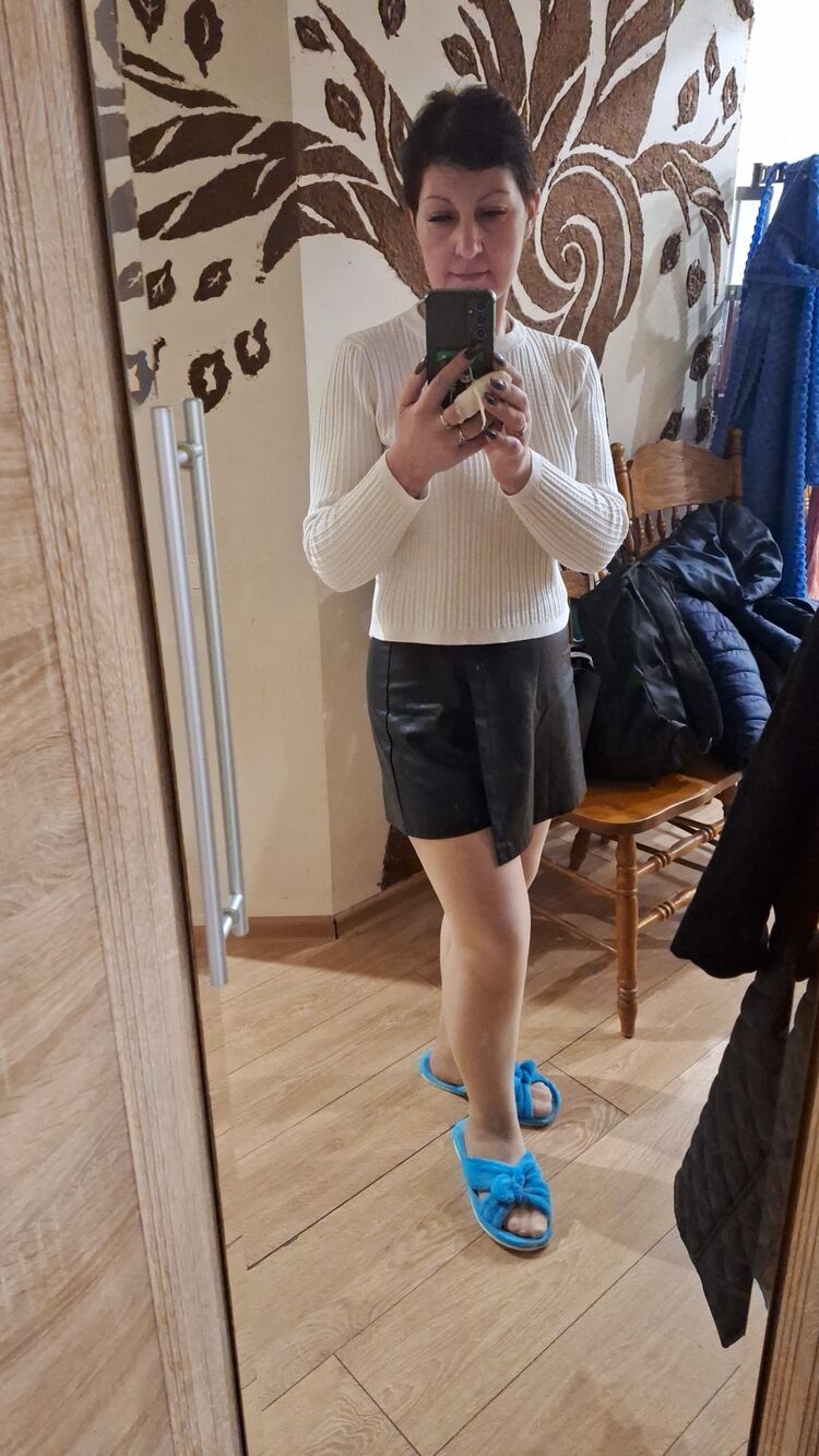  48439206  Alla, 42 ,    