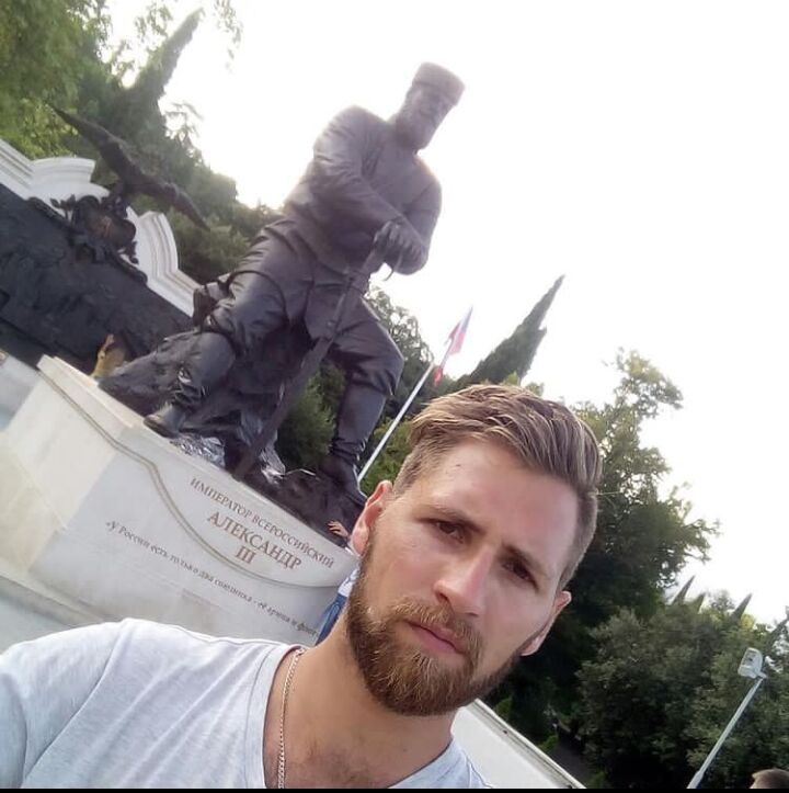  29941846  Anton, 33 ,    