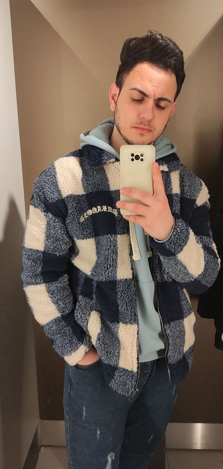  51838146  Alex, 25 ,    