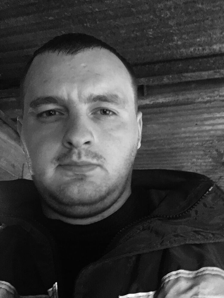  40906356  Ilya, 31 ,    