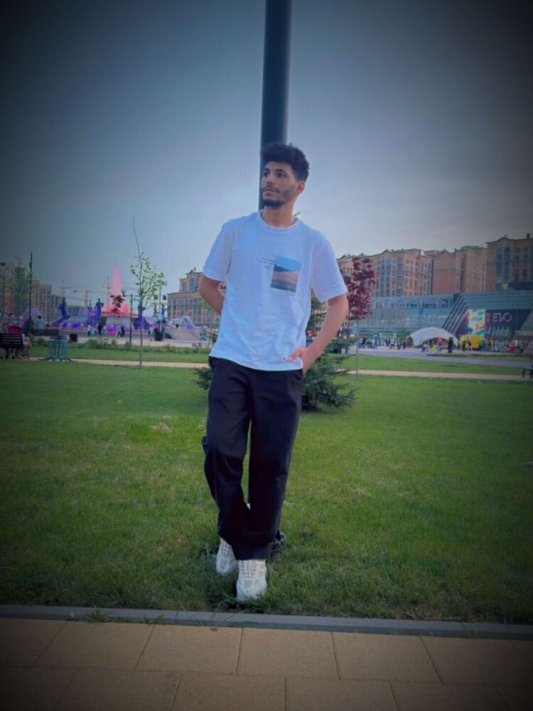  43446426  Moustafa Moh, 25 ,    