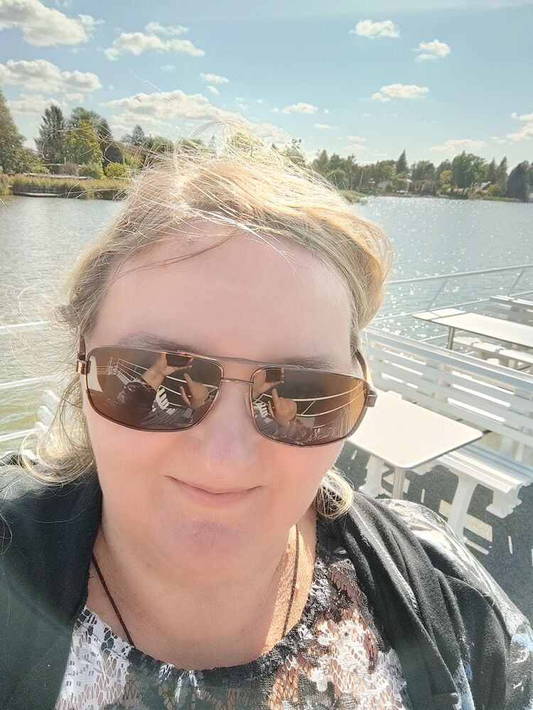  ,   Anna, 44 ,   ,   