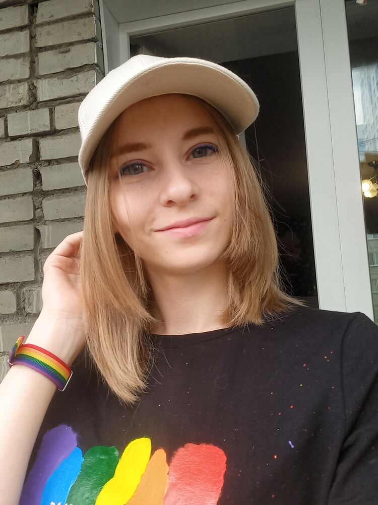  32331596  , 27 ,    