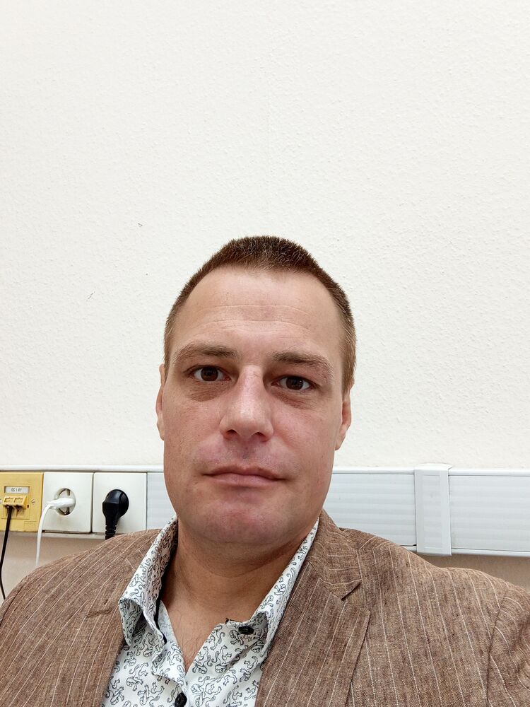  38314826  Viktor, 44 ,    -