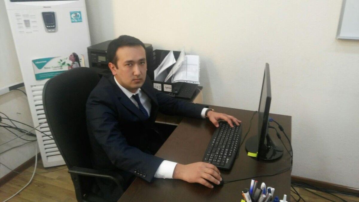  ,   Bob, 32 ,   ,   , c 