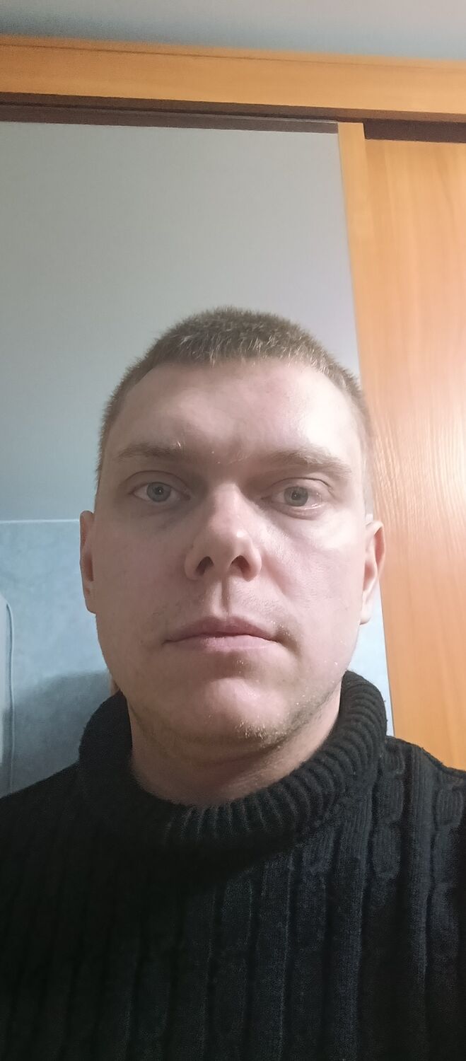  47993856  Pavel, 33 ,    