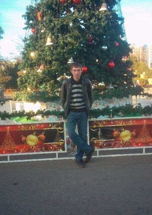  ,   Alex, 37 ,   