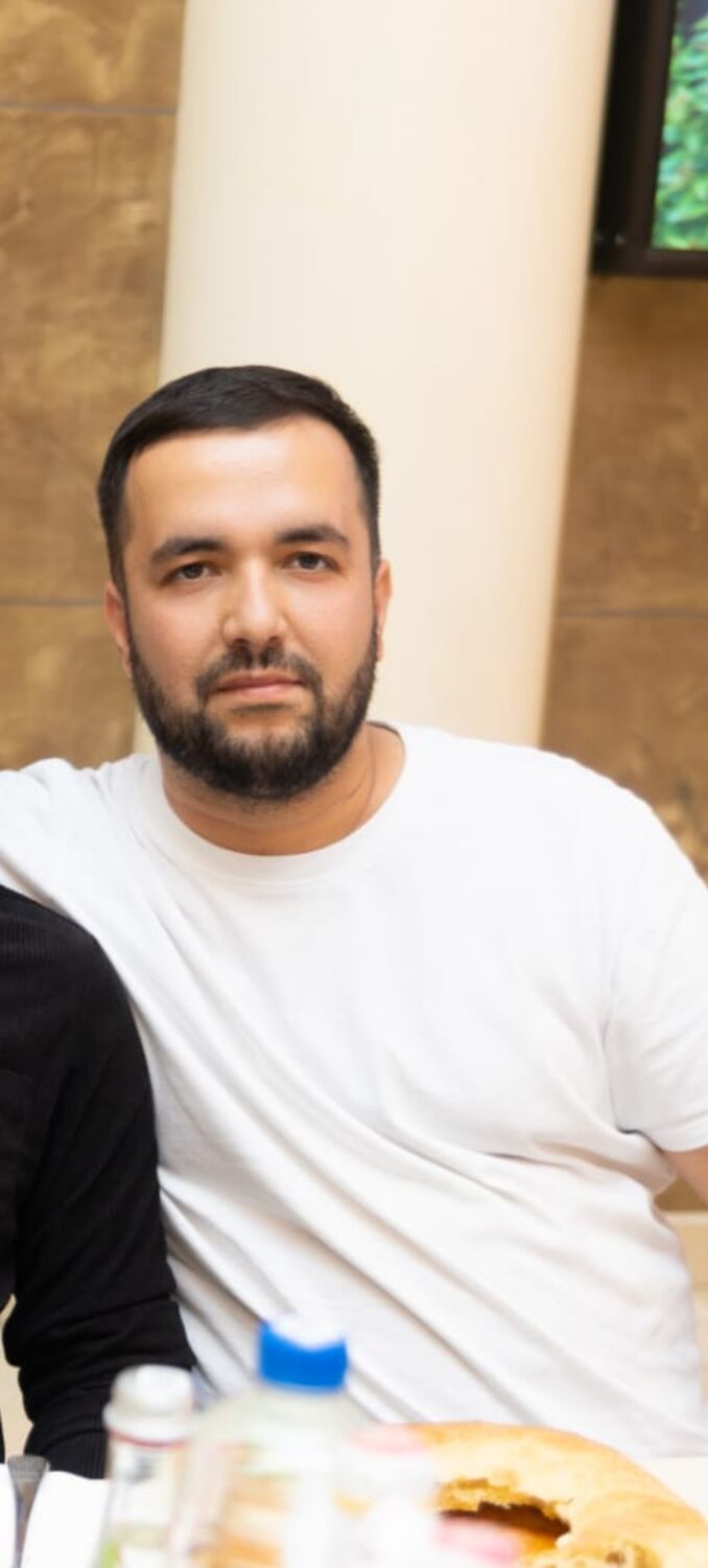  52584316  Adam, 35 ,    