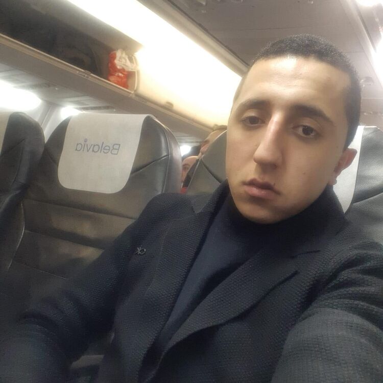  23485356  Artur, 25 ,    