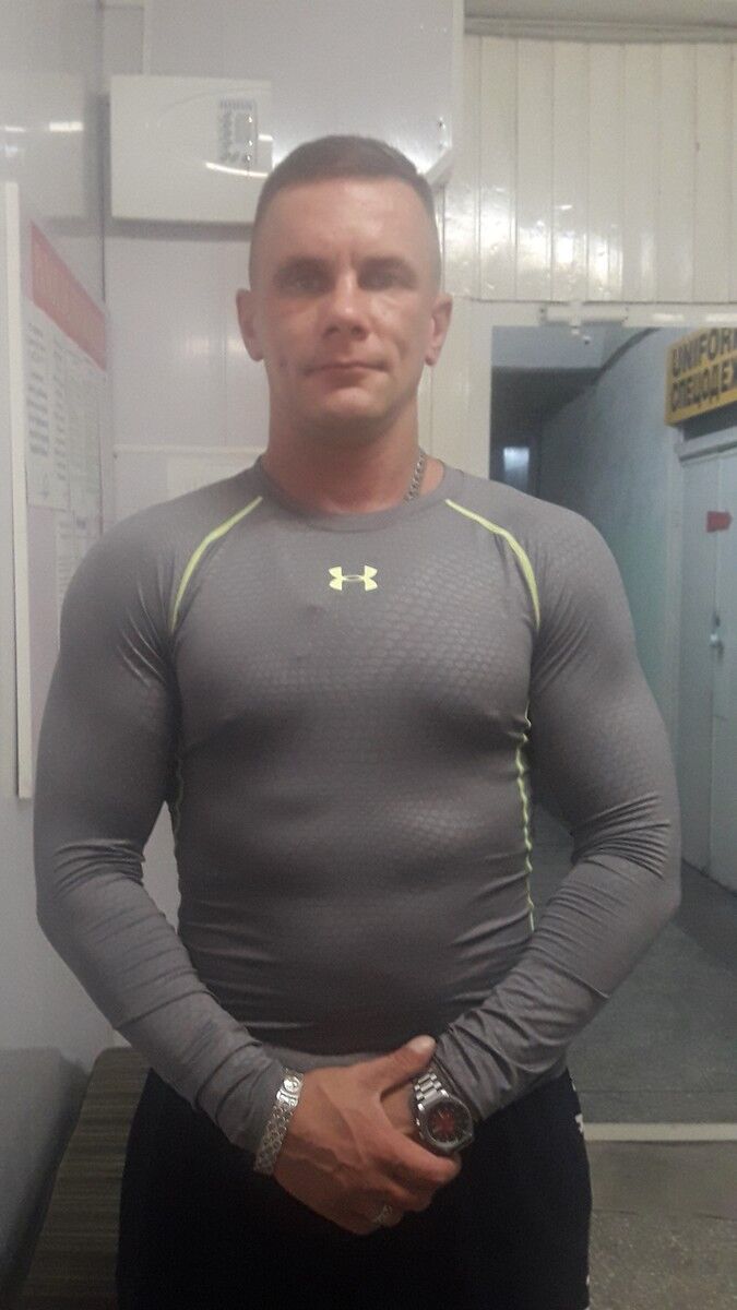  17233366  Denis, 48 ,    