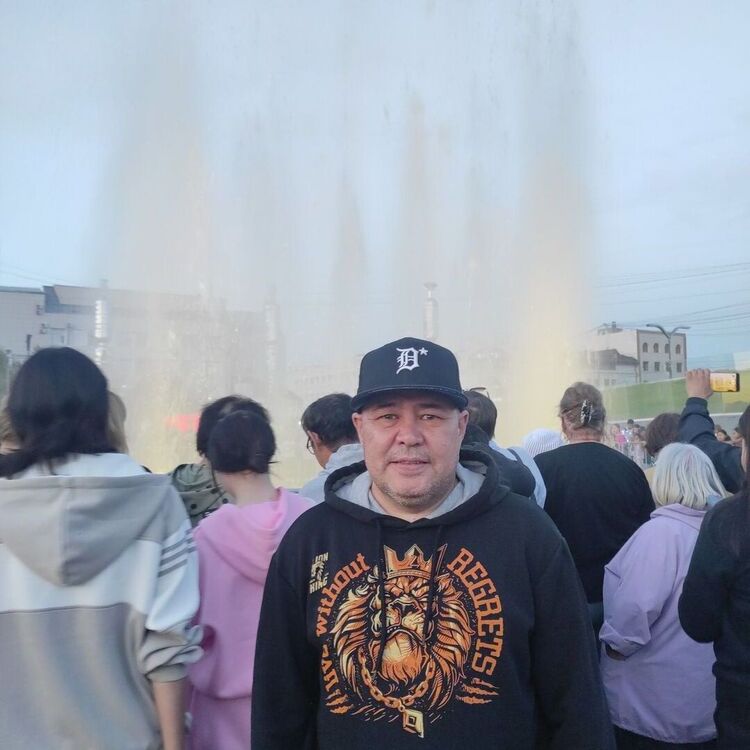  53957456  Artur, 45 ,    