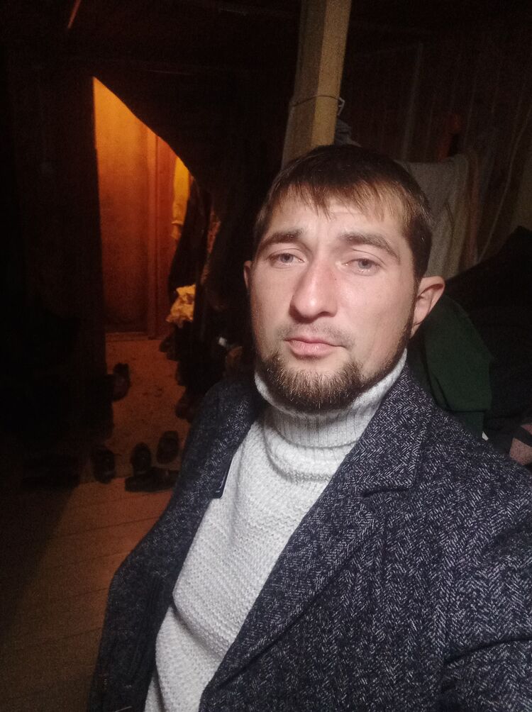  ,   Artur, 34 ,   ,   