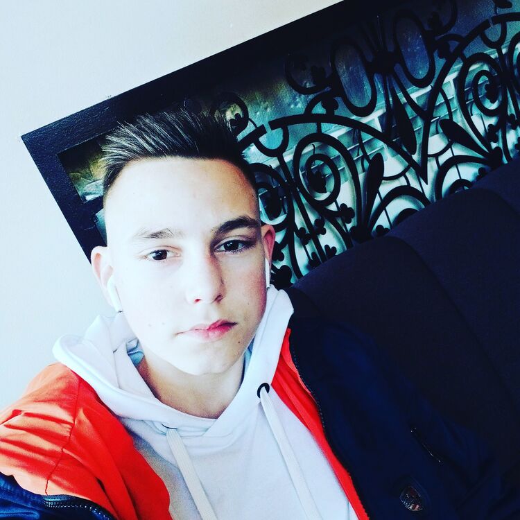  23709356  Andriy, 22 ,    